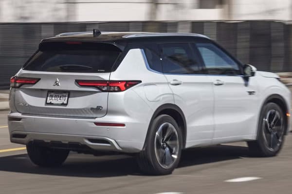 Новый электрокроссовер Mitsubishi на базе Nissan Leaf с запасом хода до 500 км.