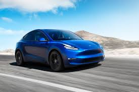 Електромобілі Tesla масово виходять з ладу через коротке замикання