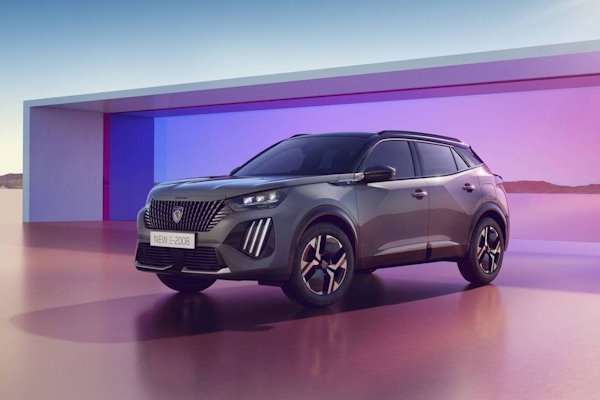 Елегантний та потужний: перші враження від нового кросовера Peugeot e-2008