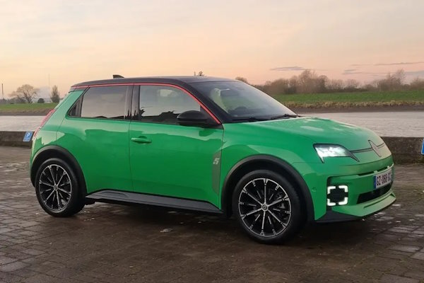 Renault 5 визнано автомобілем року у Великій Британії