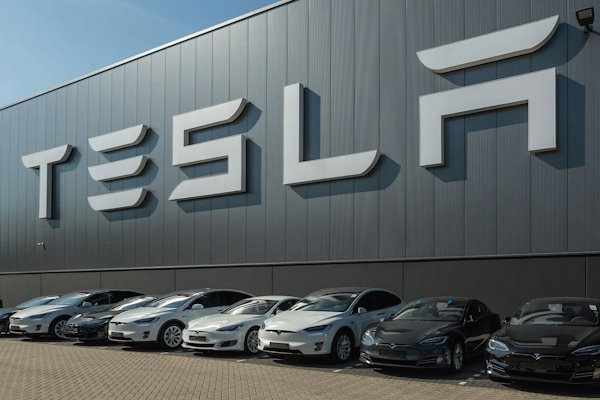 Tesla фіксує рекордне падіння квартального прибутку