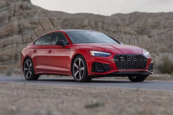 Audi представила две плагин-гибридные модели A5 e-hybrid: характеристики и цены​