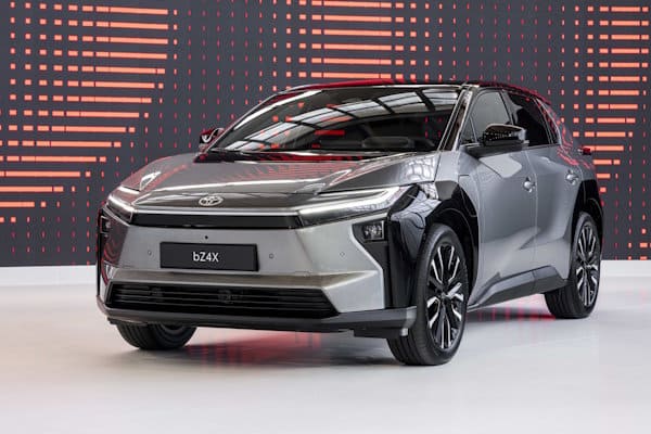 Toyota bZ4X 2026: оновлений електричний кросовер з покращеними характеристиками