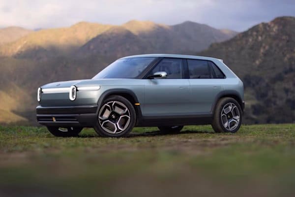 Rivian планує вихід на європейський ринок: Rivian R3 на фото й розширення інфраструктури